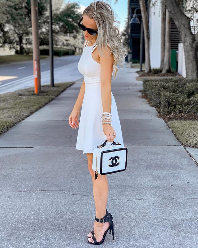 tiffallison7's tweet photo. This cutie was featured in #tuesdaytopten over on https://t.co/zJvE2wWGvC &amp; in stories this morning! ⁣
And it IS as flattering as it looks! Make sure to check out a few of the bags I started to find for ya 🙌🏻⁣ ⁣
Find all the details o... https://t.co/oZE7IcNPs1 https://t.co/A8qCRBZBHM
