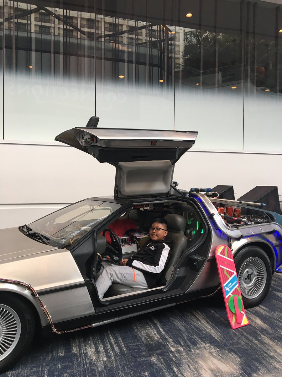 MMBNetworks's tweet image. Even more happy faces!

#CONNUS19 #futureofiot #iot #connectedhome #bttf #delorean #meetup