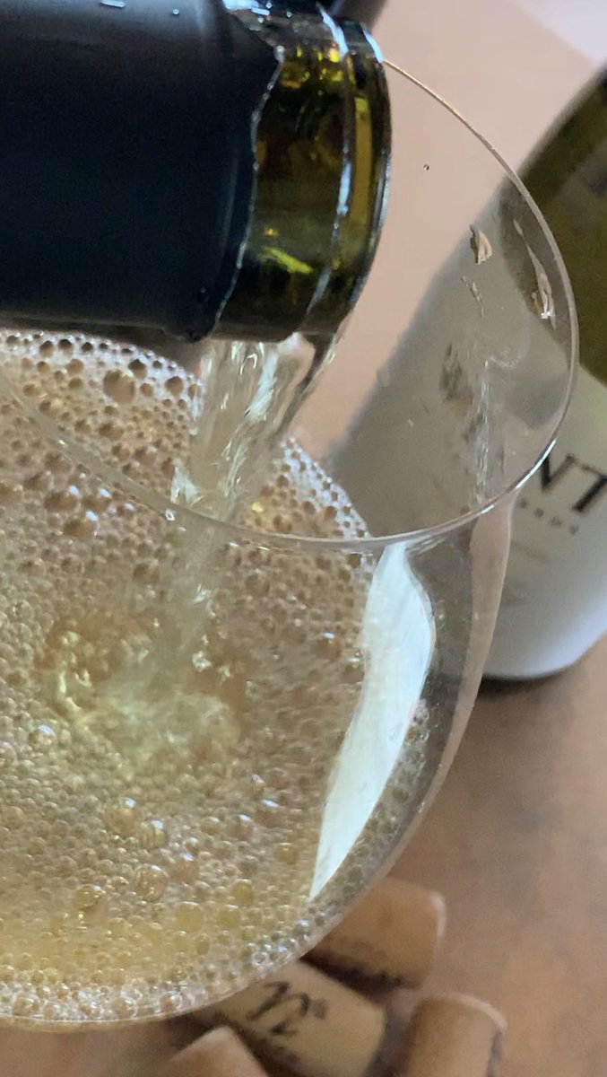 Wine Julia tweet media