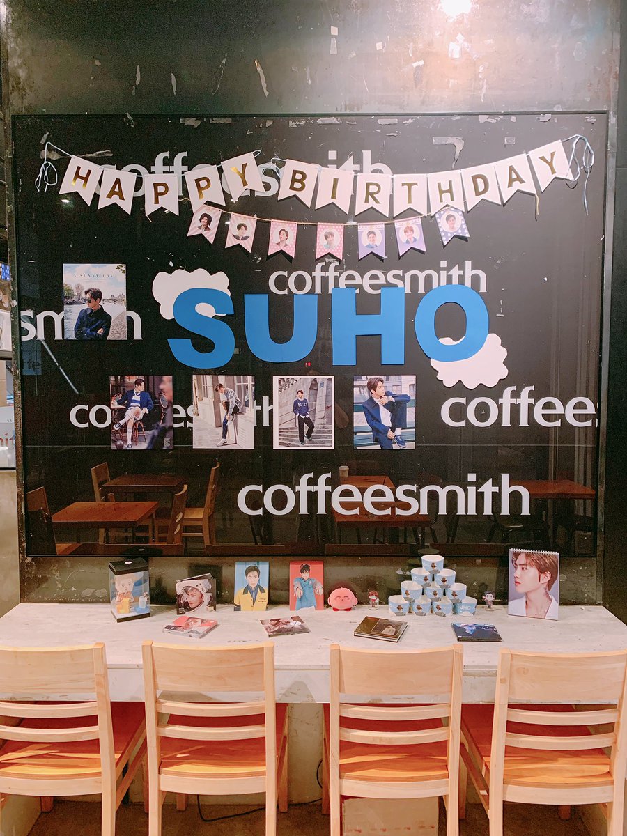 Gemini_for_SUHO's tweet photo. Hi guys! Our cupsleeve event @ COFFEESMITH Orchard in Singapore 🇸🇬 is ready! (until 10pm today) 🥳🎂
Please tell the staff if you would like to get a cupsleeve after purchasing a drink! 🥰🙌🏻

#KimJunCottonDay
#HappySUHODay
#토확행_준면아생일축하해 https://t.co/RhS8rfjGif