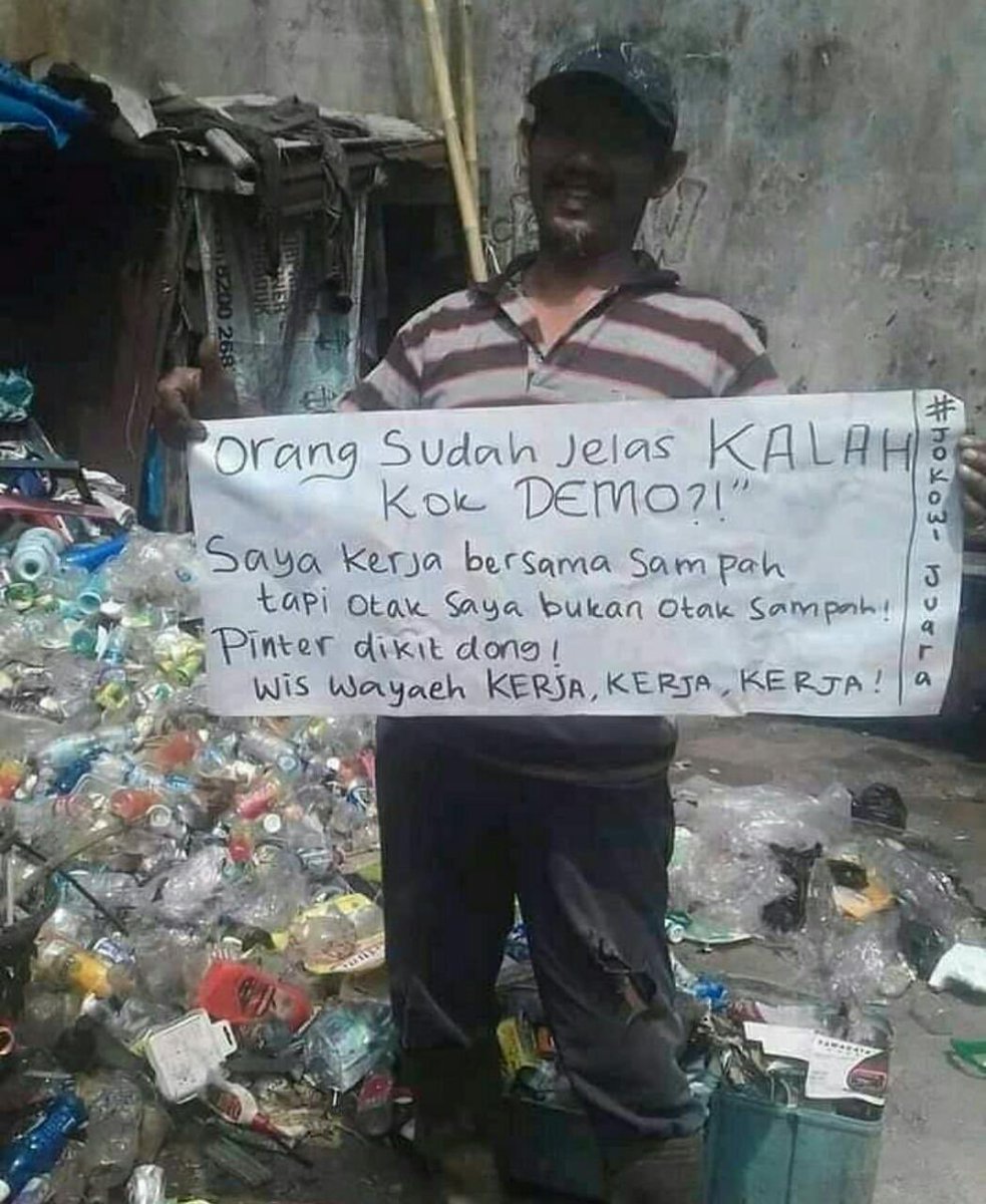 BRatih's tweet photo. Even this guy is smarter than those people who support a loser!!
#TangkapPRABOWO https://t.co/lHdjk7p5o2