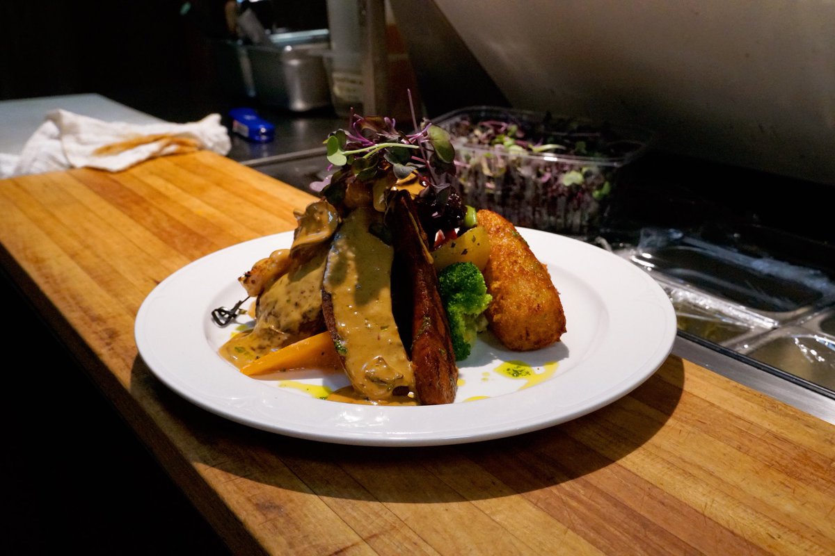 rangefish's tweet image. This feature entrée won’t be around for long!

Mixed grill - elk sirloin with creamy BBQ mushroom sauce, bison chorizo, baby back ribs, jumbo prawns, potato croquettes &amp;amp; market veg.