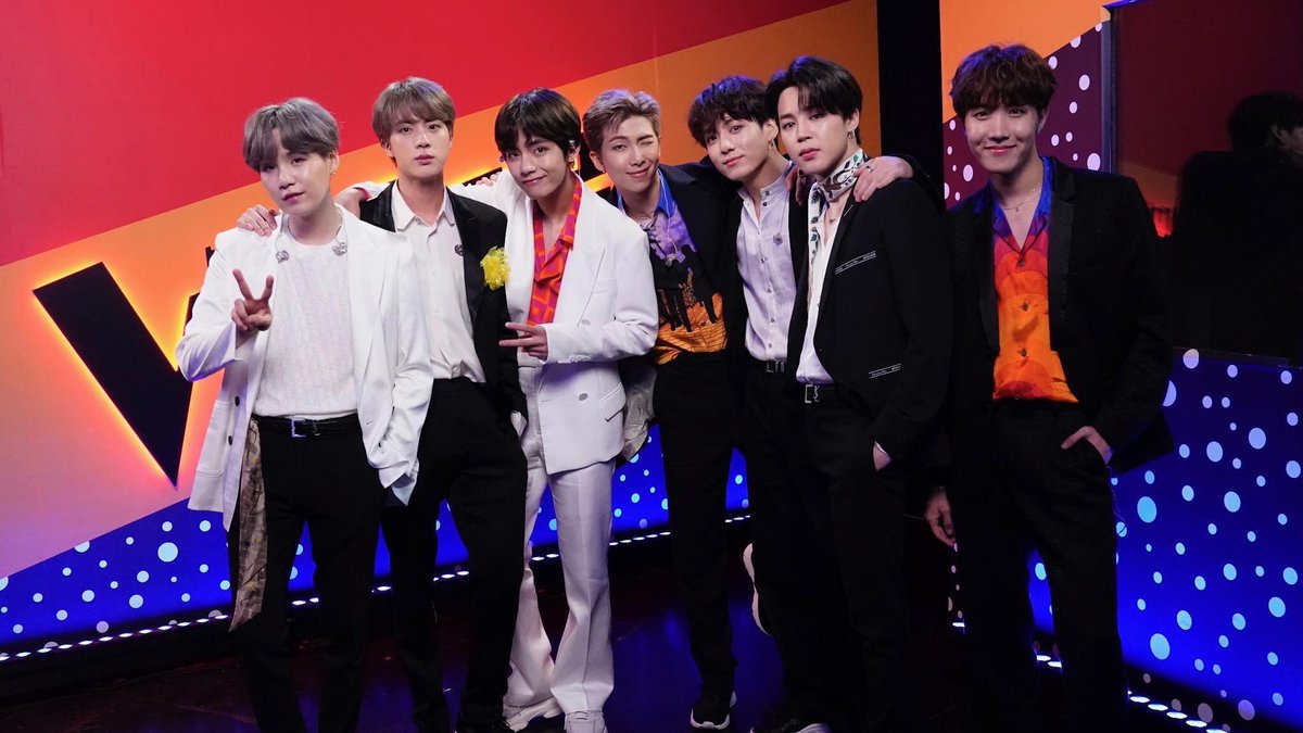 Jin bts 2022. Корейская группа бтс. Фото группы бтс. Bts 2022. Группа bts.