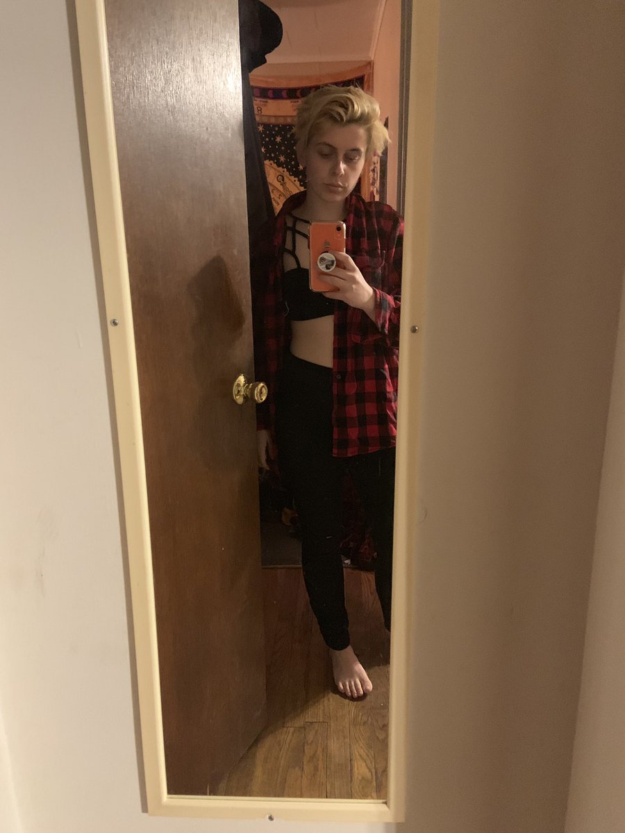 __trashprincess's tweet photo. daddy says buy my nudes #paypig #sugarbaby https://t.co/7t7LdcYcLK