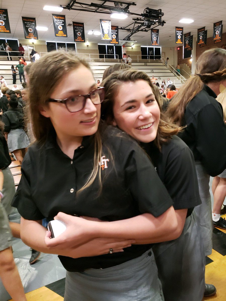 SarahFranklin_9's tweet photo. It's about time!!! SENIORS! 🧡🖤🧡 #classof2020 let's go!!!! #itsgreattobeayellowjacket https://t.co/q9MMTh3u6u