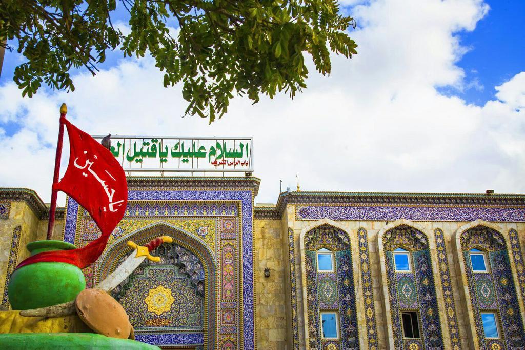 سئل #الأمام_الحسين (عليه السلام)

 لمَ افترض الله عز وجل على عبده

الصوم؟ فقال (عليه السلام) : ليجد

الغني مس الجوع، فيعود بالفضل

على المسكين ".

ميزان الحكمة/ ص 466

<a href="/4Shia/">ريتويت4⃣شيعة</a> <a href="/yhosien/">هُدى المتـقين</a>