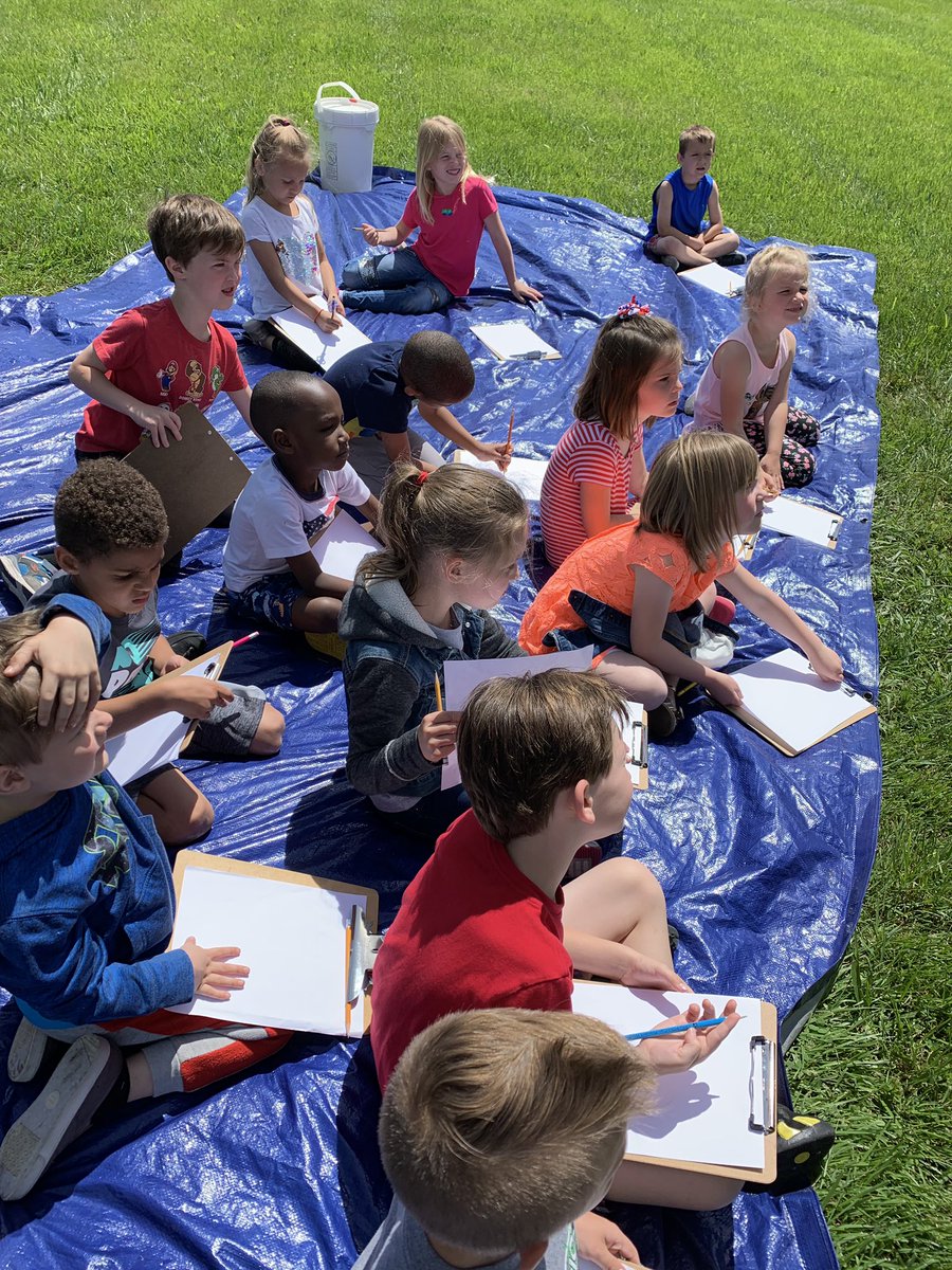 MrsKobermannRBE's tweet photo. Yesterday we celebrated Outdoor Classroom Week by learning about some Missouri fish and their adaptations. Thanks @MrsReynoldsRBE for organizing this and @MDC_online for coming!! https://t.co/vdzUWM4tOq