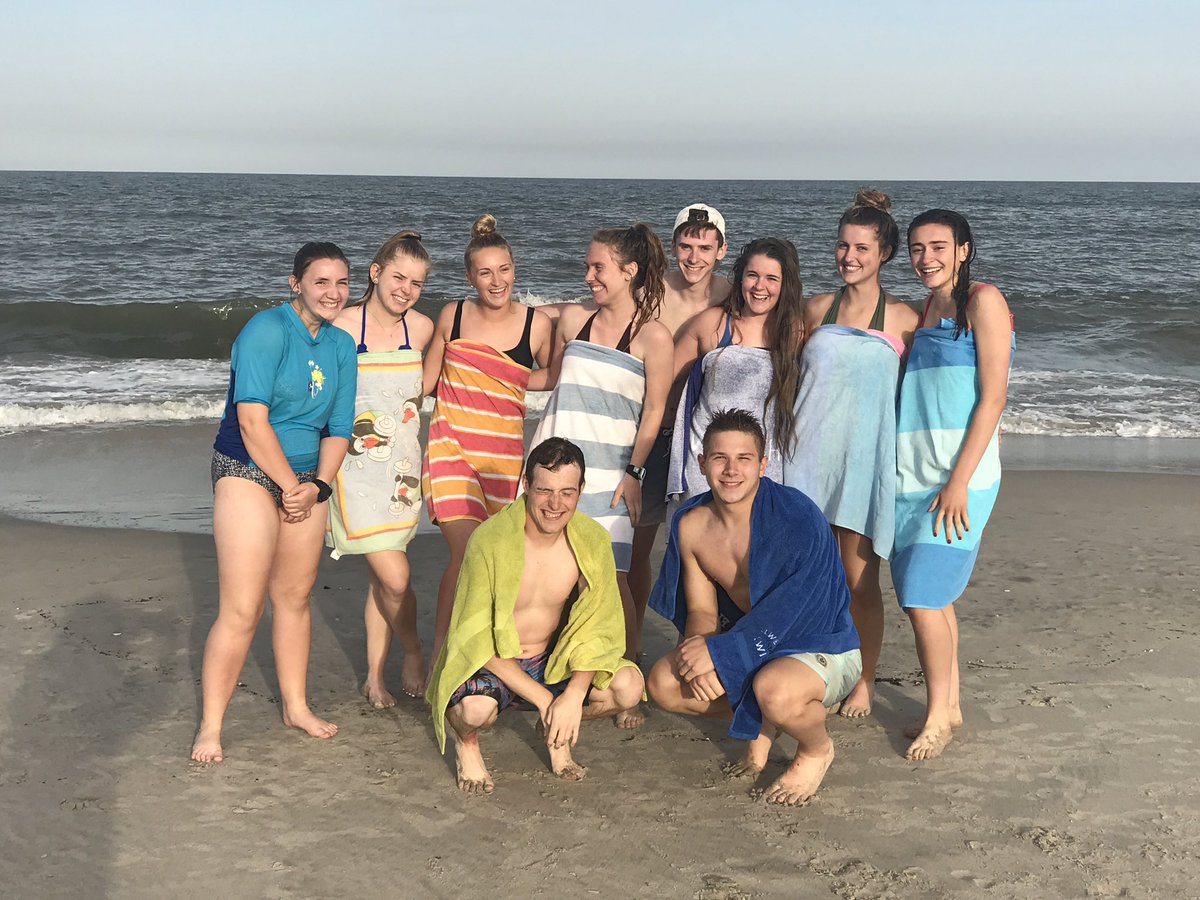 ldapes's tweet photo. beach day!! https://t.co/7zZQ26pL1E
