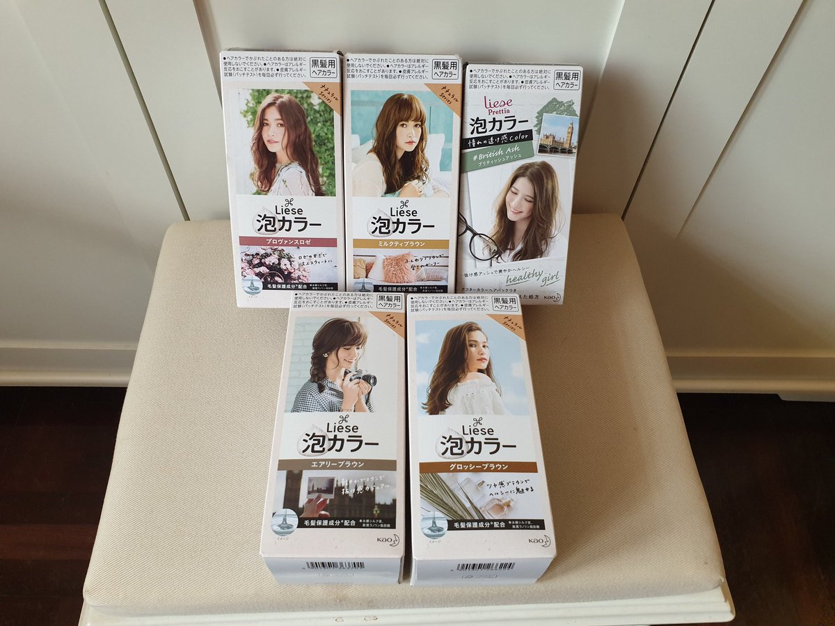 Balaka40745959's tweet photo. Liese prettia โฟมเปลี่ยนสีผมจากญี่ปุ่น🇯🇵🇯🇵 ไทยไม่มีเด้ออ สีสวยละมุนมากๆ น้ำตาลเทา , เขียว, ทอง สีเหนือขั้นจากบ้านเรามาก นี่ลองใช้แล้วสีสวยจริงๆๆ เหมือนไปทำที่ร้านดีๆ 1 กล่องผมยาวใช้ได้นะคะ เนื้อโฟมเยอะมากเราใช้ยังเหลือ กล่องละ 370 #ย้อมผม #liese #liesebubblehair #รีวิววัตสัน https://t.co/2lFwMHm95p