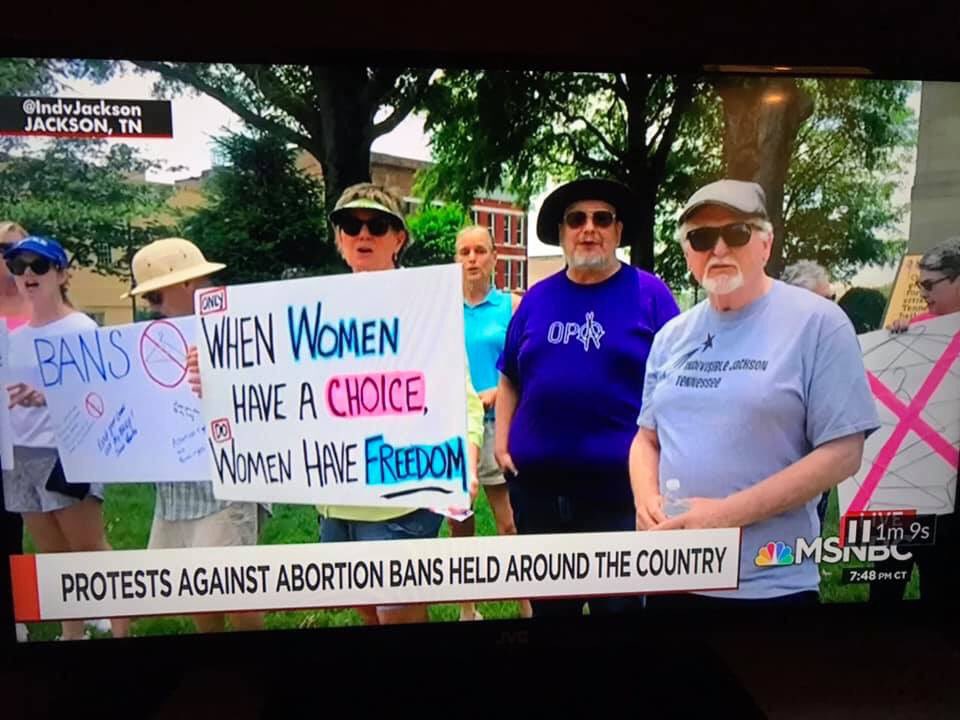 IndvJackson's tweet photo. Thank you @chrislhayes for including us little town protests in your show tonight #StoptheBans https://t.co/RnZkUsZ0Bp