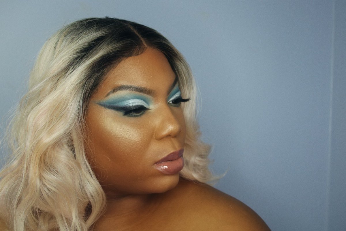 Glamazon1026's tweet image. Rare pic of me smiling, RT for good luck. 

✨✨Video of this look will drop later this week! ✨✨