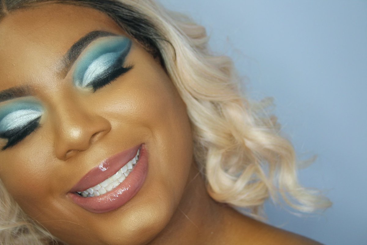 Glamazon1026's tweet image. Rare pic of me smiling, RT for good luck. 

✨✨Video of this look will drop later this week! ✨✨