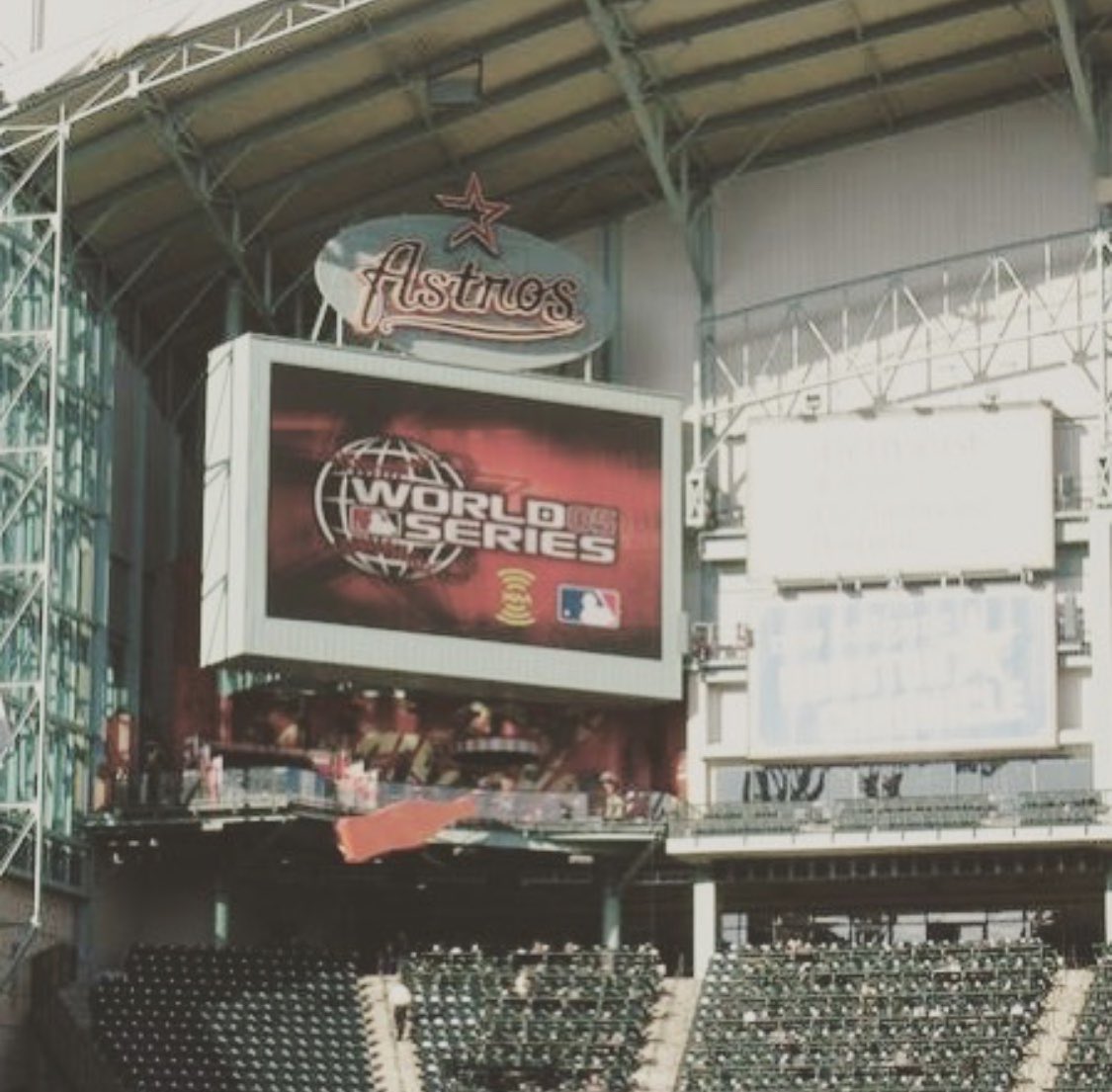 laurak81's tweet photo. My fandom intensified in the 04/05 NLCS and World Seried #StrosTuesday https://t.co/lDrOK4Ixnm