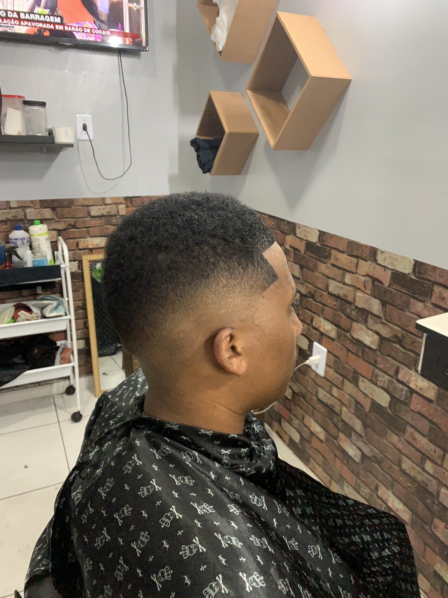 barbearia2Irmao's tweet photo. Régua de terça ✂️📏🤷🏿‍♂️ https://t.co/fcJp3vsJds