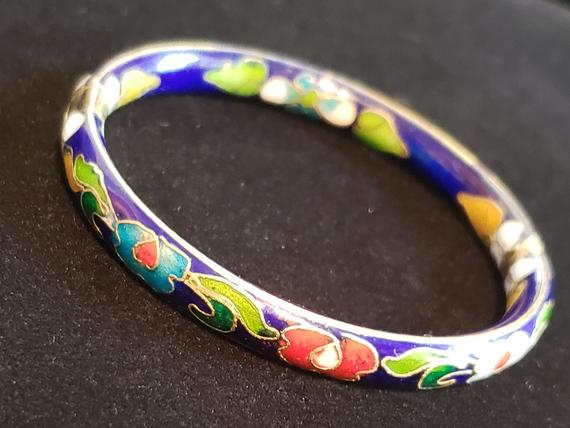 21VintageStreet's tweet photo. Colorful Cloisonne Bracelet, Boho Hinged Bracelet, Blue Flower Bracelet, Bohemian Bracelet, Vintage Bracelet Bangle, Vintage Jewelry #BohoBracelet #BohoBangle 
$25.00
➤ https://t.co/5tAqEQmxpn https://t.co/m2fdWRivAD