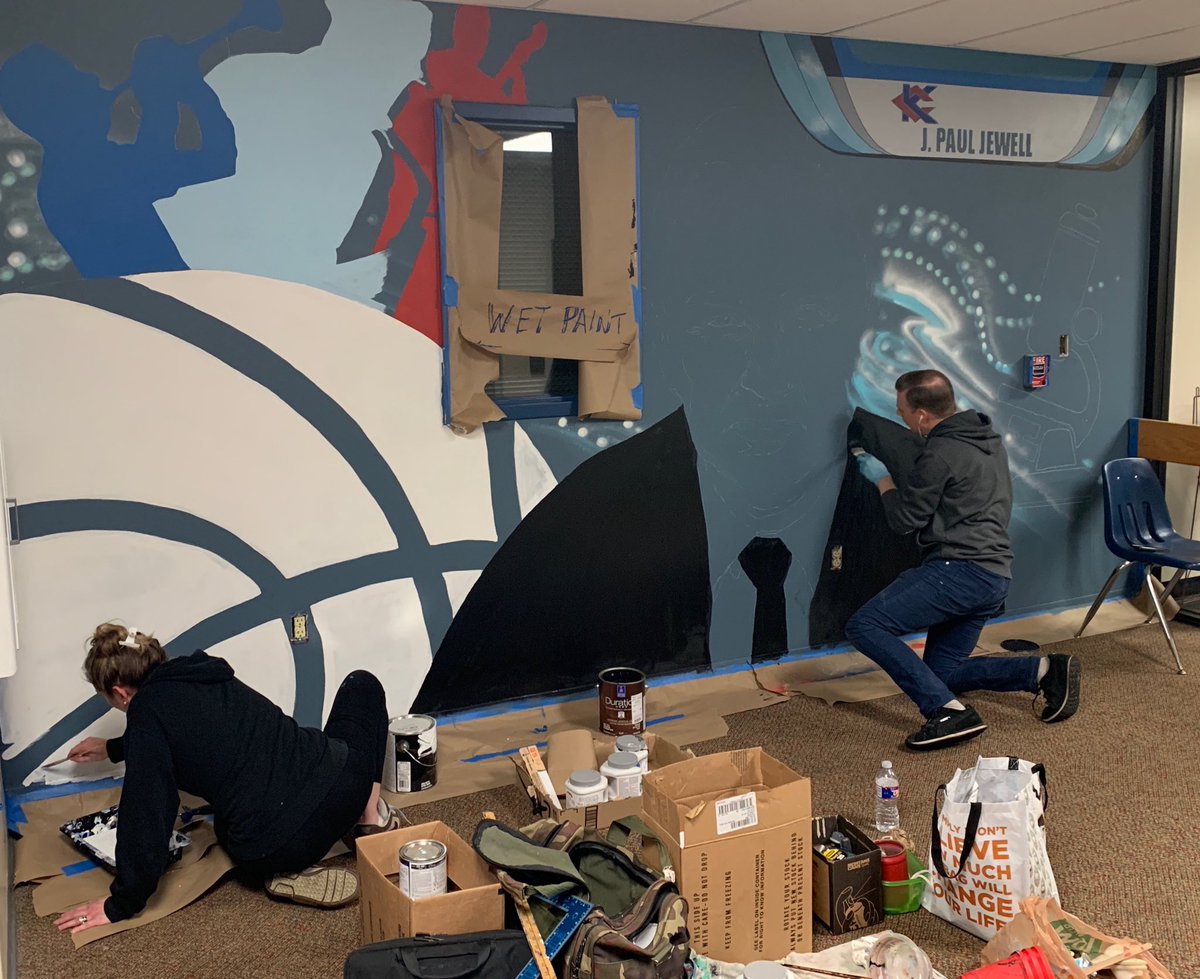 KCKCCPrez's tweet photo. What an exciting night! Walking through the halls and found artists Billy and Crystal Peters painting our first mural for @KansasCityKSCC #AmbientLearning Project. ‘A Tribute to Paul Jewell’. Adding color, art and history to KCKCC’s student spaces‼️ https://t.co/qhYCpWkOnb