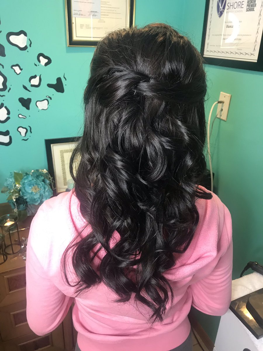 11Bperez's tweet photo. #Prom #makeup and #hair
💄
👸🏻
#makeupartist #dinair #urbandecay #katvond #nyx #bareminerals #ardellashes #revlon #maccosmetics #physiciansformula #butterbronzer #graftobian #hdfoundation 
#hairstylist #rusk #updo #curls #artist #lashspecialist #nailtech #Cosmetology https://t.co/xViqbqQnyq