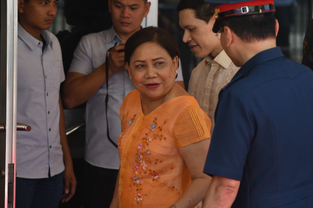 Abs Cbn News On Twitter Grace Poe Lito Lapid Bong Go And Cynthia Villar Are Now Ready For Their Proclamation As Senators Demayomark Halalan2019 Https T Co Y6uych7n1y