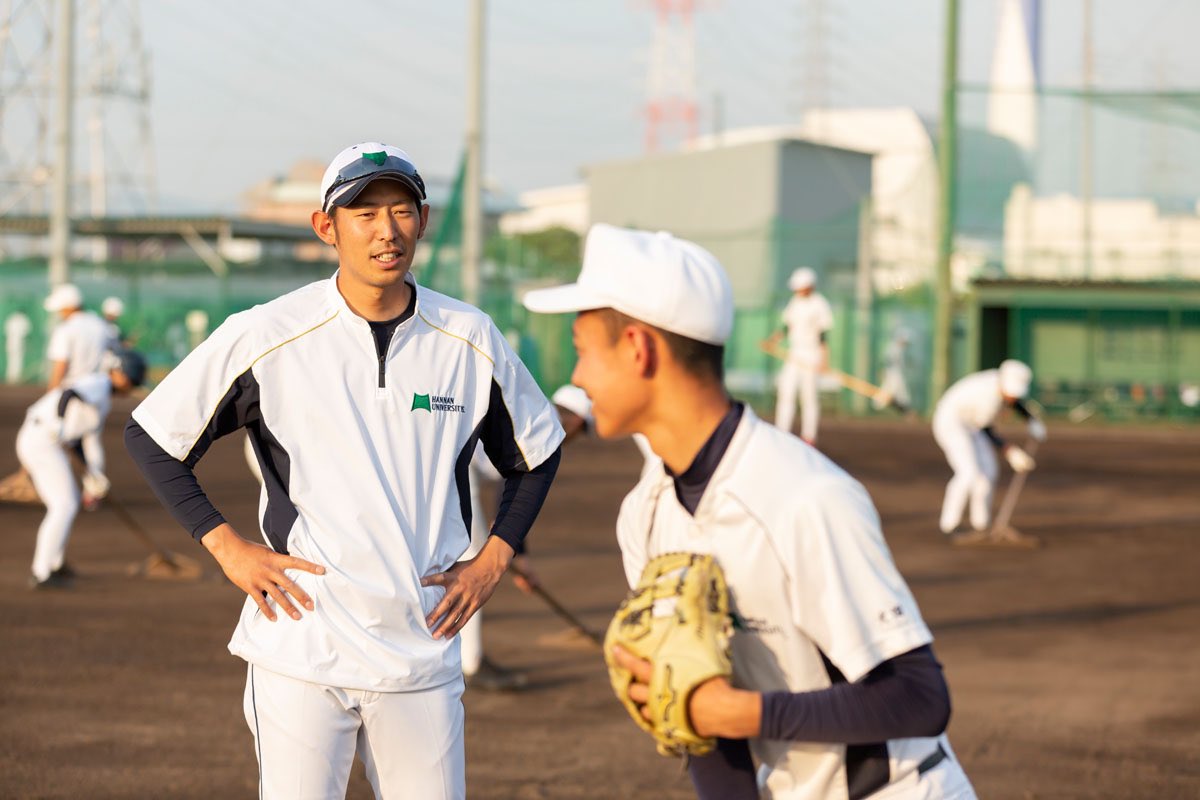 阪南大学高校硬式野球部 硬式野球部コーチとして 本校卒業生であり 元 埼玉西武ライオンズの 前川恭兵氏が就任 引き続き 熱いご声援よろしくお願いします 阪南大高 阪南大高硬式野球部