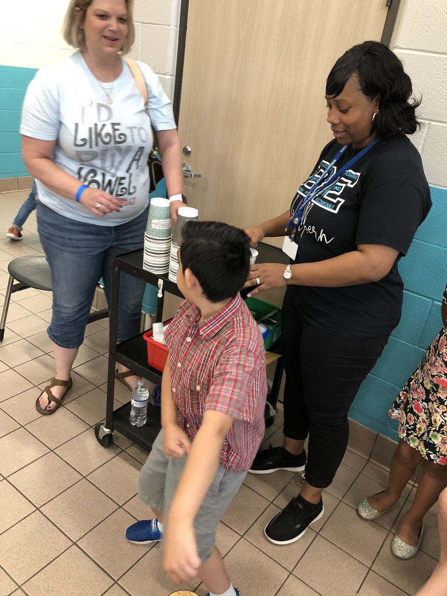 Mrs. Kincade tweet media