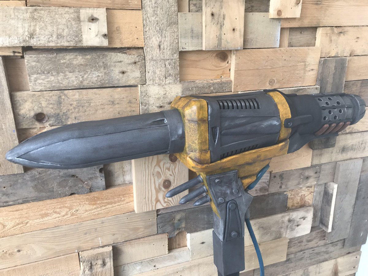 AndVexed's tweet photo. @AlitaMovie Dr. Dyson Ido’s played Rocket Hammer commission is complete. One of my favourite pieces from the VEXED Workshop. #cosplay #foamsmith #ukcommissions #creativehustle #creativeexchange #ukcosplay https://t.co/hqZkItAzoY
