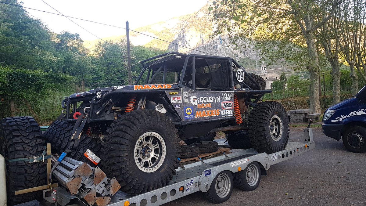 TeamGigglepin's tweet photo. As far as road trips go this one is not bad #KOS19. Are we nearly there yet? @Maxxis_Tyres @ODYSSEY_Battery @Morrisoil @Wilwoodbrakes @ebcbrakesuk @RaptorCoatingUK @Spidertrax @ARB4x4 @AlliSport @foxracingshox @Lazerlamps #workhardplayhard https://t.co/tSCTYA2mhJ