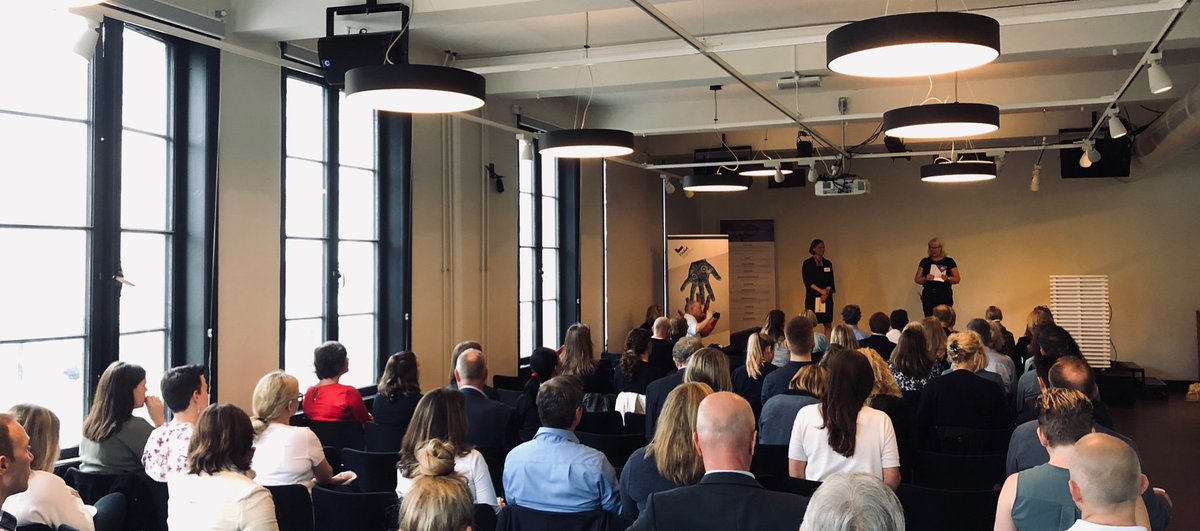 Per Kristian Næss-Fladnes sier at mange er redde for å ikke klare å ta i bruk nye løsninger. Det krever øvelse, nysgjerrighet og pågangsmot for å forstå og ta i bruk ny teknologi. 
Frokostseminar om digital kompetanse med <a href="/Finnor/">Finans Norge</a>