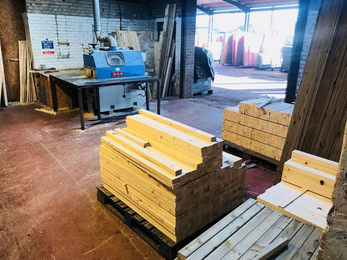 How much wood can a wood saw saw? Well we'll find out today! Busy day for the makers here at Atlas today as we get booked up into summer ☀️ Book your shed in now to avoid disappointment. Keep up the good work guys! 👏