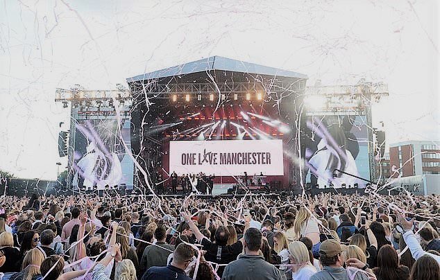 thisismcrawards's tweet photo. Love Will Always Win ๐ Remembering #manchester 22 Angels. Always chose #love #beesformanchester ๐ 22/5/2017 https://t.co/7AsIPKgE9j