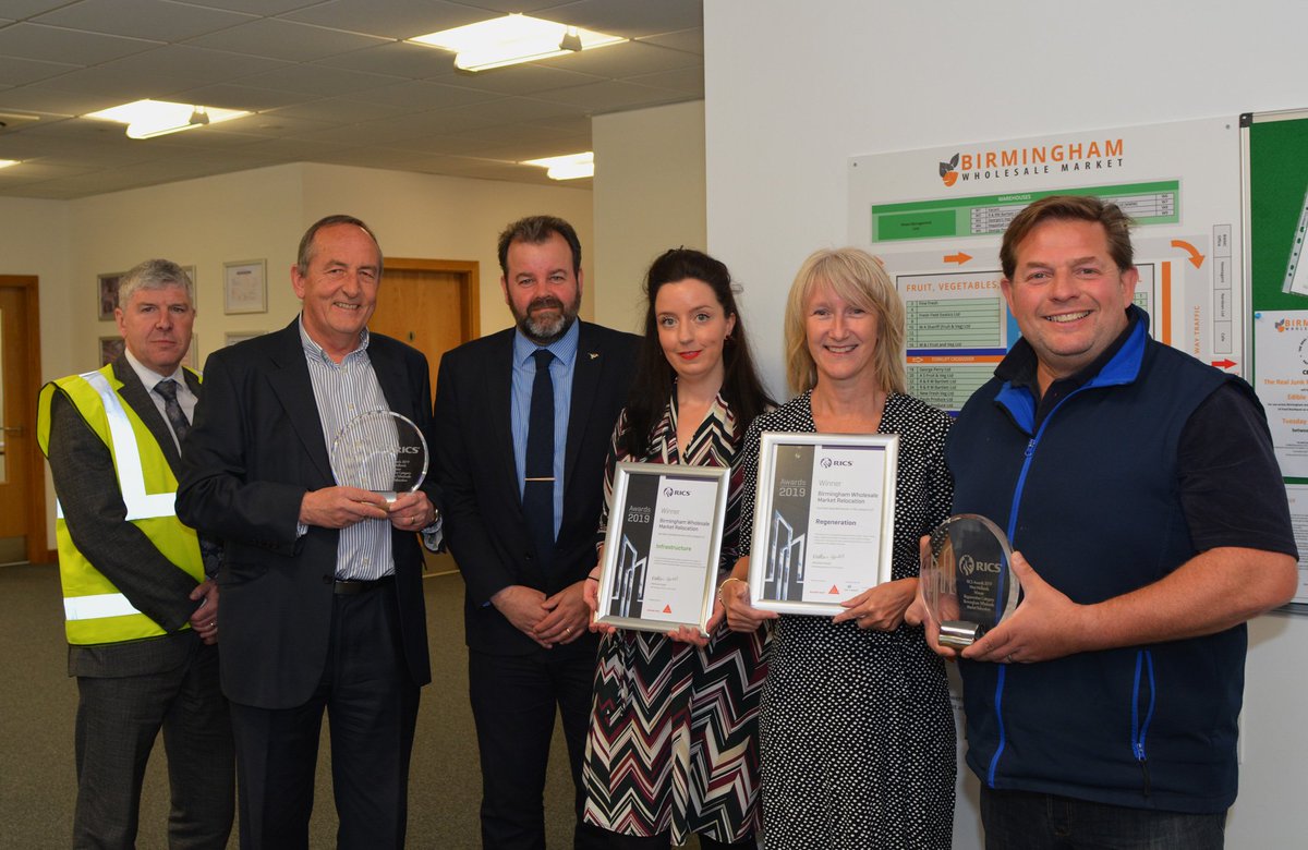 bhamwsmkt's tweet image. It was great to welcome the @BhamCityCouncil team to the Market along with the awards from @RICSMidlands recently. A brilliant achievement for all involved. The Market is the largest integrated fresh food market in Europe and it&apos;s fantastic it&apos;s in #Birmingham 🐟🍎💐🍗😀