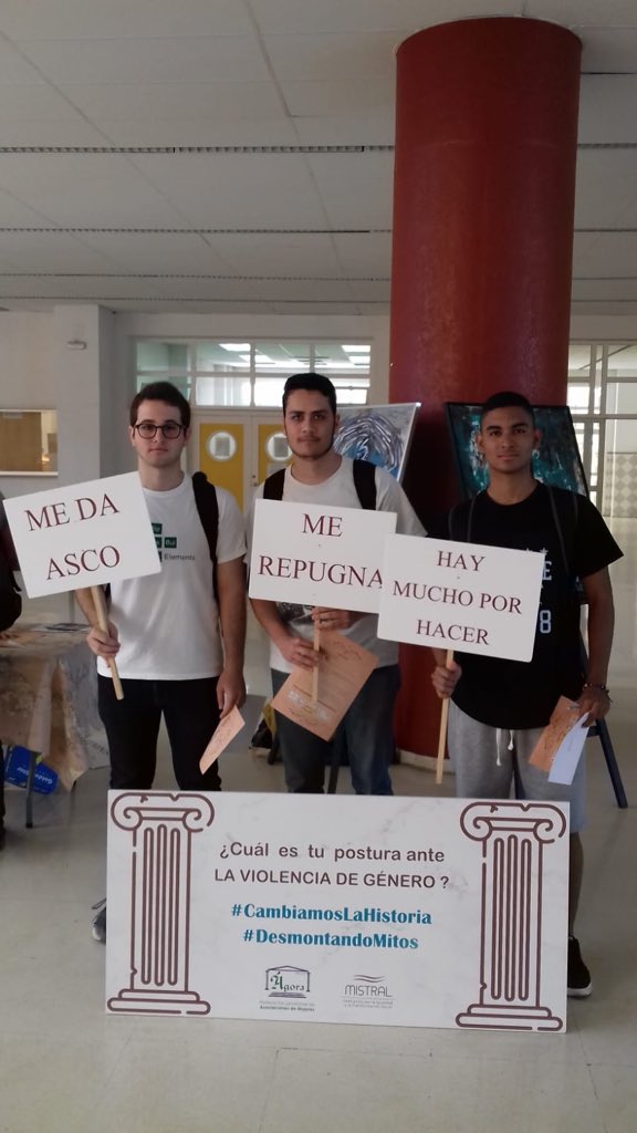 BereniceAsoc's tweet photo. Hoy con la campaña en la facultad de Derecho y nuestras compañeras y compañero de la asociación Filio https://t.co/9x9UtRkEsw