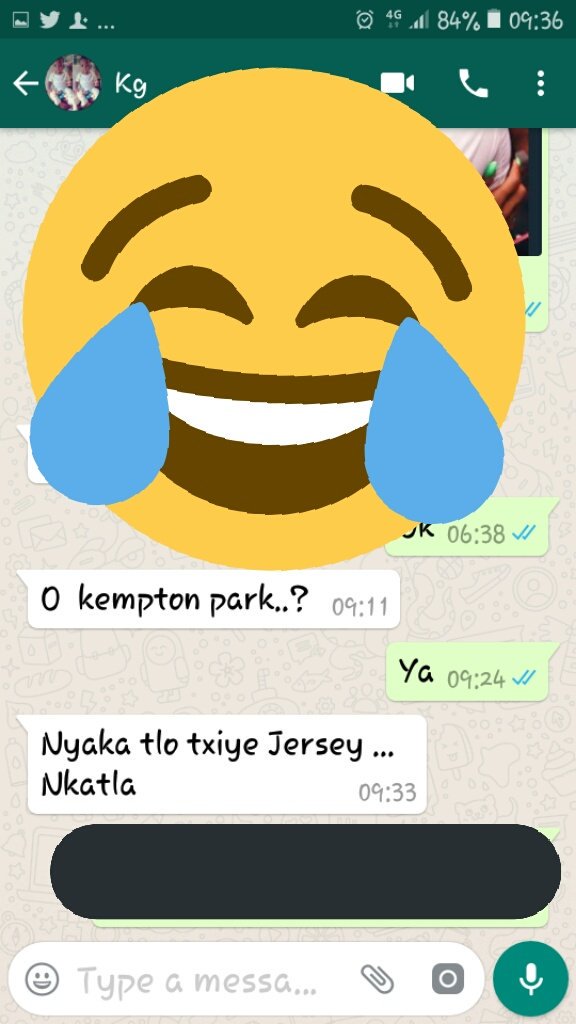HopePotley's tweet photo. 😂😂😂
Dear Abafana after Breakup the jersey is mine😂😂😂😂le nyile like nnyii😂😂😂😂😂😩😩
#YouKnowWintersEarly https://t.co/dhmsSUROgy