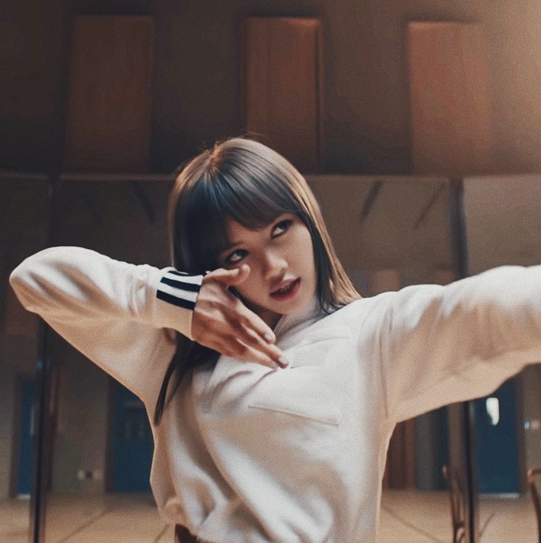 Rika_Tano's tweet photo. #wIthGalaxyA #GalaxyA80 #BLACKPINK #LISA #LALISA https://t.co/UQ3k4OKs4b