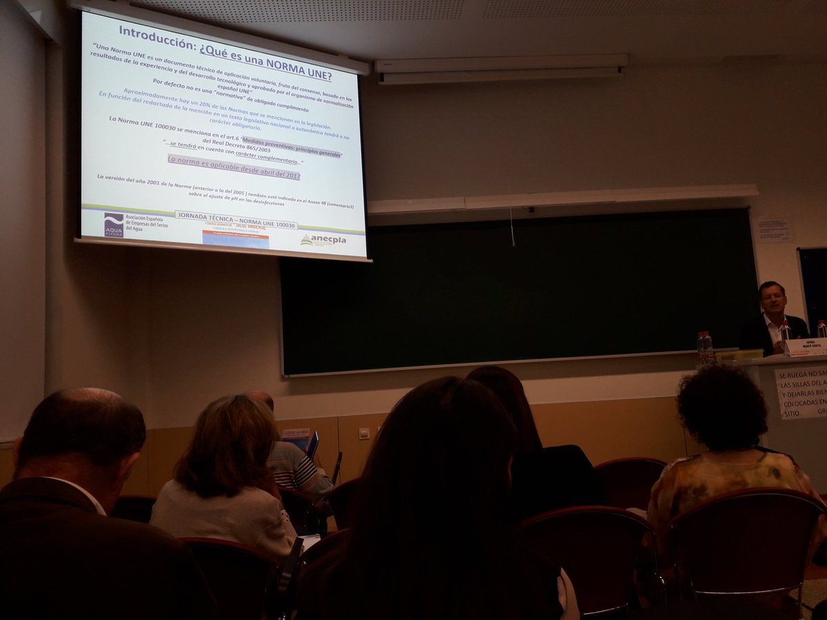 InfoBiotica's tweet photo. Sergi Marti, Presidente de @AquaEspana explicando la complementariedad de la Norma UNE100030 con el RD865 en el congreso @SesaTweet en Valencia #taller #legionella @InfoBiotica @espaitec @APTE_es @anecpla https://t.co/CqfzzHZi63