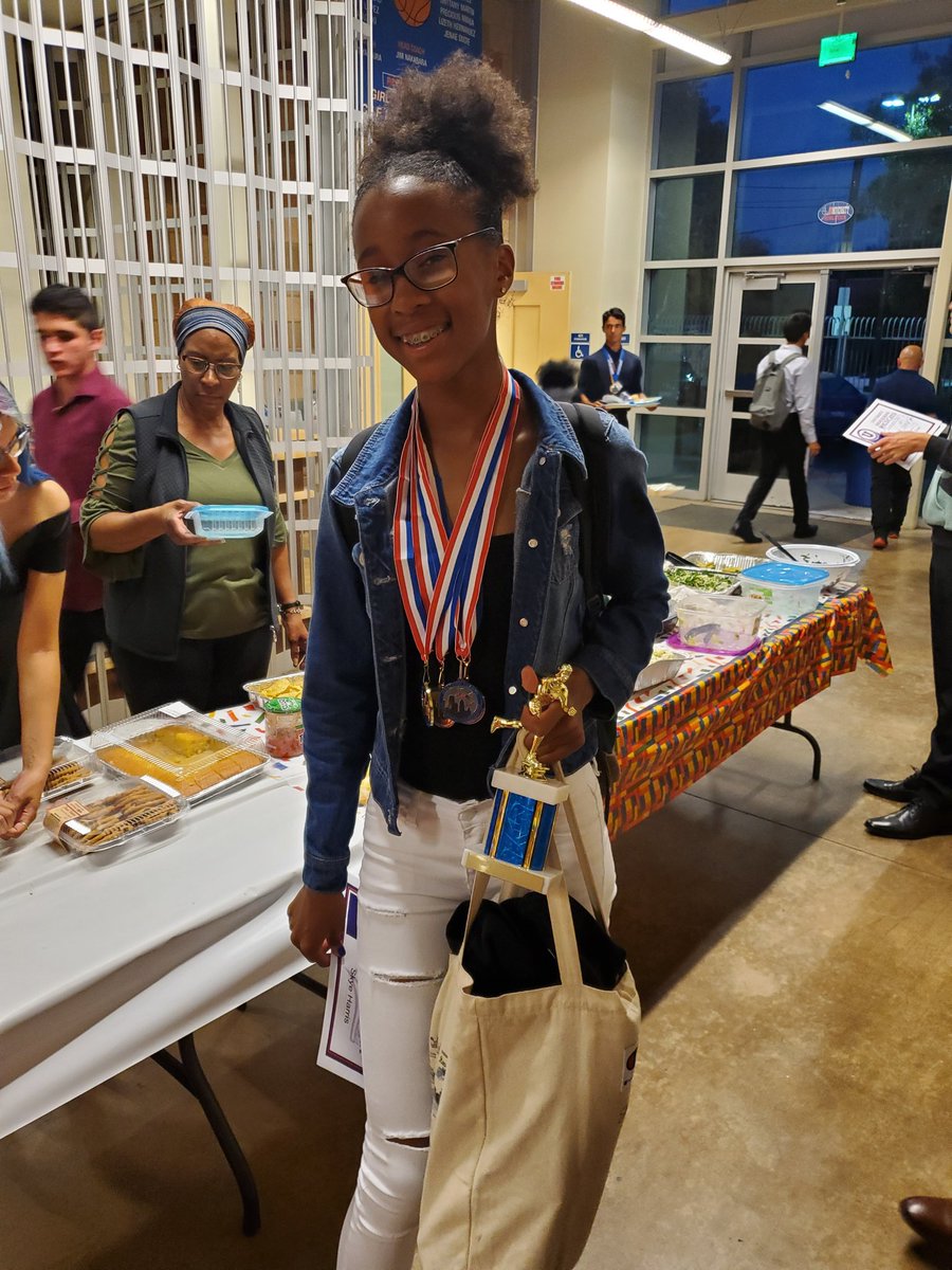 uneedamemo's tweet photo. Congrats to our super soph sky Harris on making it to state in the 100 and 200 events! Good luck on Friday! Volleyball and track star!! Let's go!! #univolleyball #weareunihigh @UTownSports https://t.co/TiB0uvUZ0e