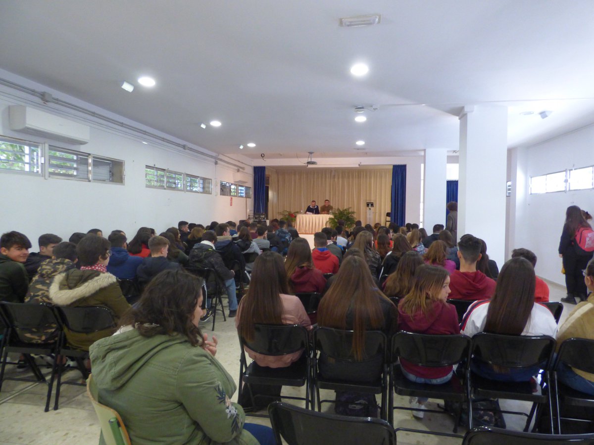 FranciscoDomene's tweet photo. @IESAntiguaSexi Muchas gracias por acogerme. Gracias @PacoVelasco. Gracias @IESAntiguaSexi. Fue un honor. https://t.co/aax6Gy9RQD