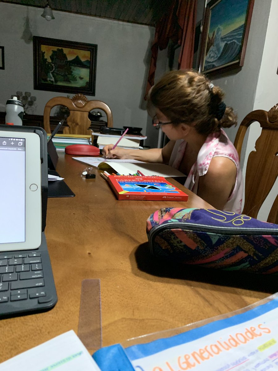 andreav508's tweet photo. Cómo no voy a re adorar a mami si se compró un libro de mandalas y así sentarse con Natalia y conmigo mientras estudiamos para que nos sintamos acompañadas https://t.co/wtyC72kSpX