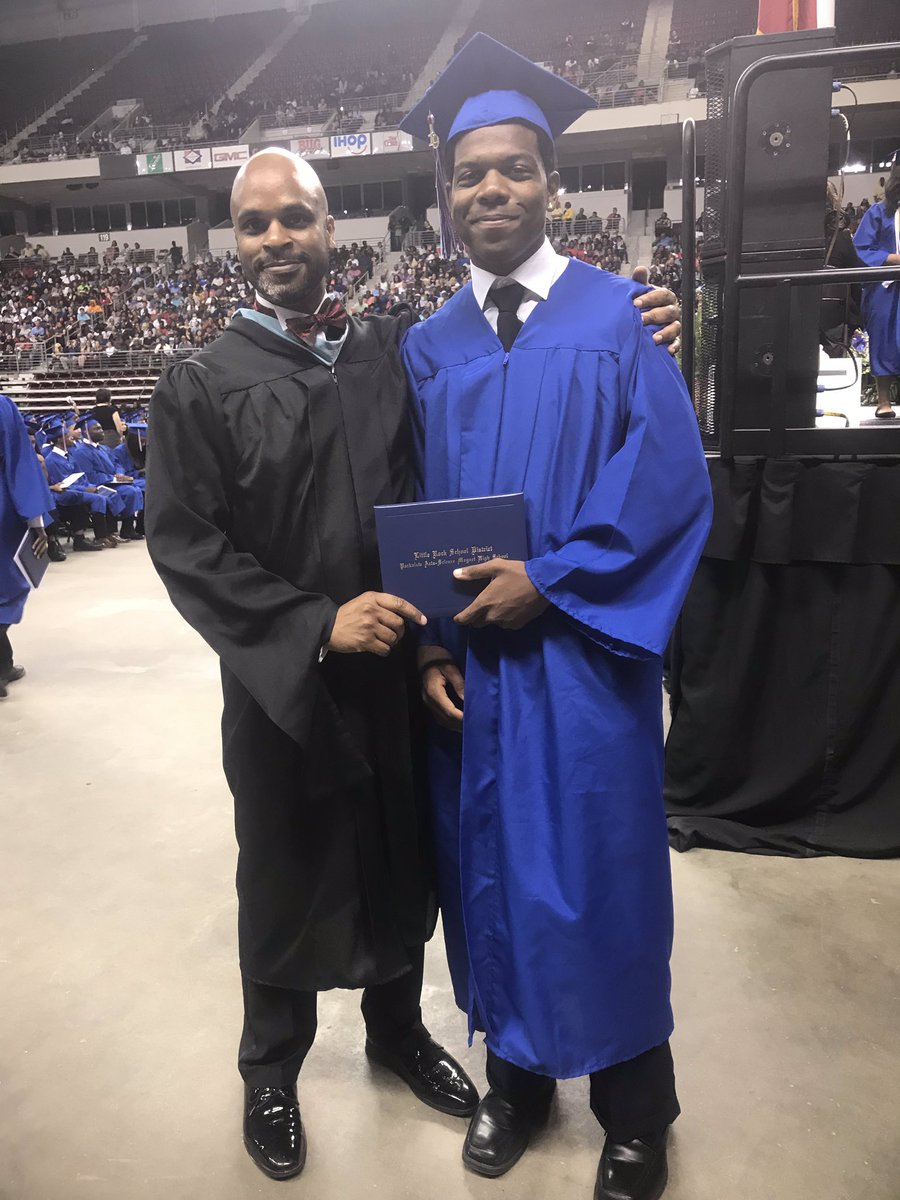 PvNation_'s tweet photo. Congratulations to these young individuals that have made it to the next level! We wish you all a farewell and good luck from here on out! 👨‍🎓👩‍🎓#classof2019 #pvnation #band https://t.co/11iSCcBzgn