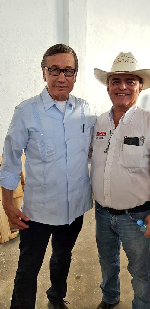 SEFADER_GobOax's tweet photo. En representación del Gdor. @alejandromurat, el Srio. Carlos Grau junto con el Director de @Segalmex_Mex, Ignacio Ovalle inauguraron el 1er. Centro de Acopio de Maíz en Jaltepec de Candayoc, Mpio. de San Juan Cotzocón. Se busca beneficiar a pequeños productores de granos básicos. https://t.co/ch50iFvzIV