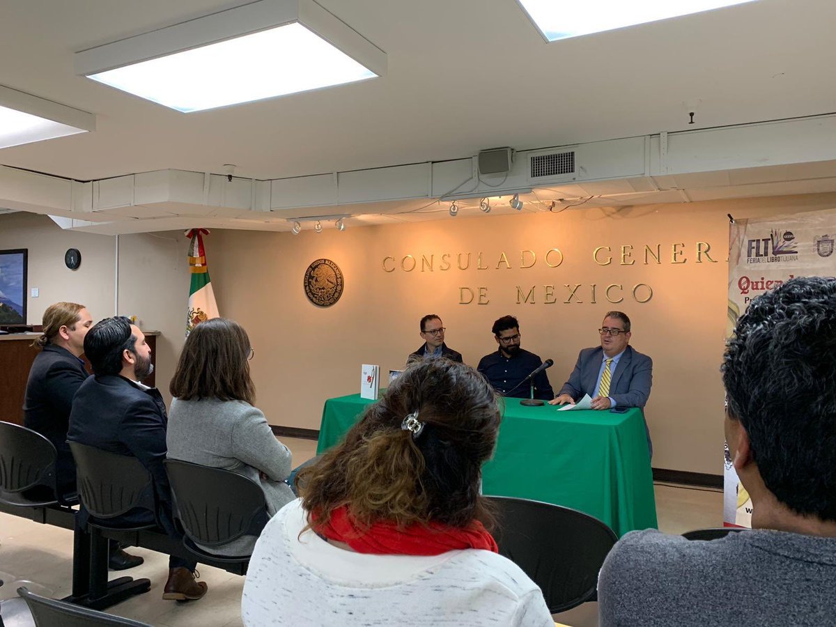 #Cultura #SoftPower En el marco del programa de sedes alternas de la #FeriaDelLibroTijuana <a href="/skovi/">Ricardo Villarreal</a> y <a href="/radiozhuangzi/">RZ</a> presentaron el libro #LosMaridosDeMiMadre de <a href="/joelfloresl/">Joel Flores</a> en @ConsulmexSDI. @IMACTijuana promueve la cultura de 🇲🇽 en 🇺🇸 #CaliBaja.