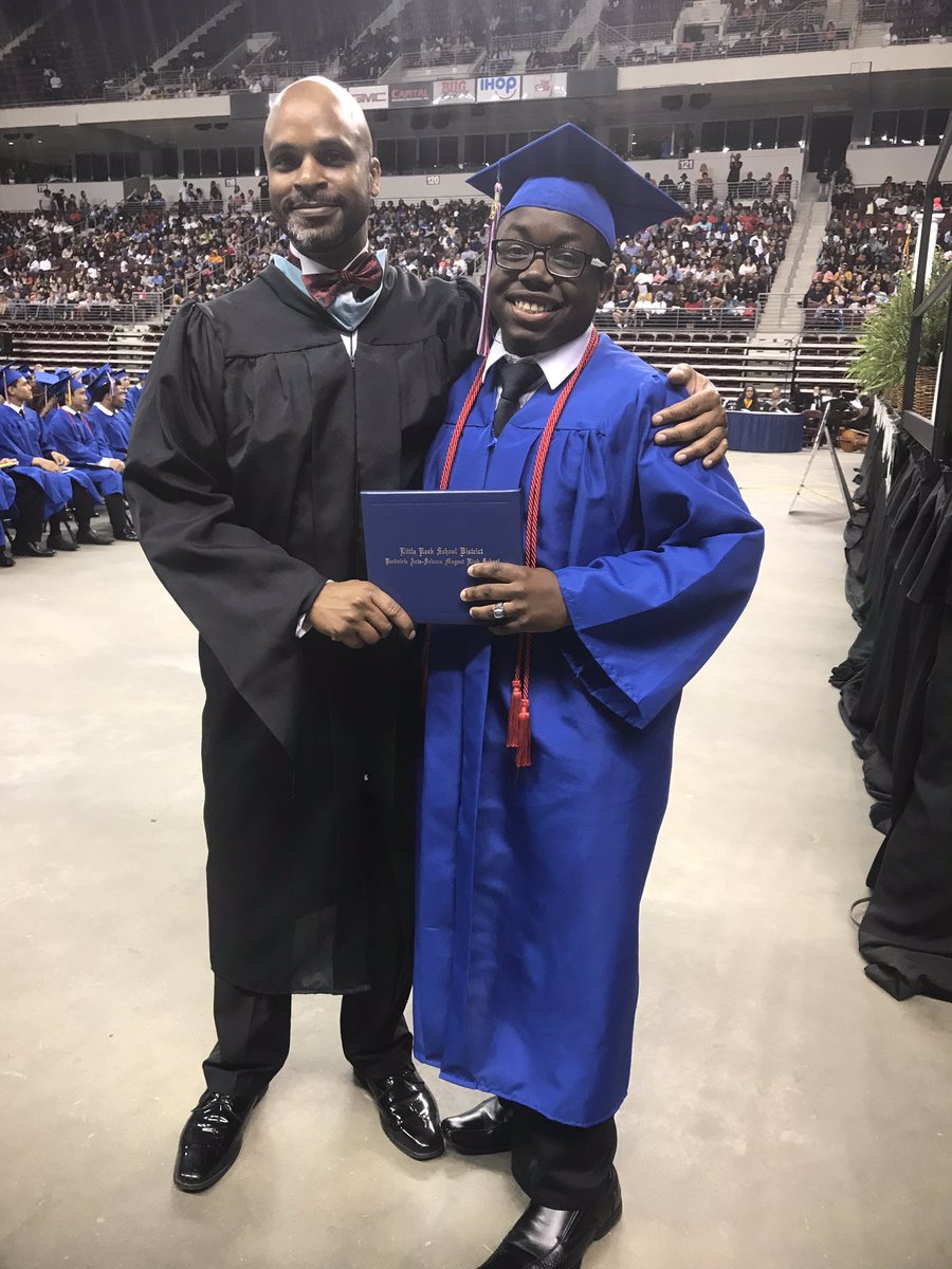 PvNation_'s tweet photo. Congratulations to these young individuals that have made it to the next level! We wish you all a farewell and good luck from here on out! 👨‍🎓👩‍🎓#classof2019 #pvnation #band https://t.co/bQlg64IOoe