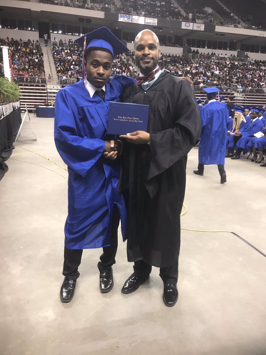 PvNation_'s tweet photo. Congratulations to these young individuals that have made it to the next level! We wish you all a farewell and good luck from here on out! 👨‍🎓👩‍🎓#classof2019 #pvnation #band https://t.co/QrODvs0MBP
