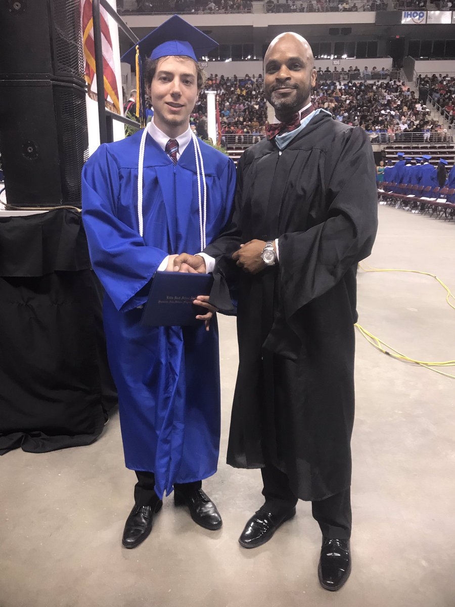 PvNation_'s tweet photo. Congratulations to these young individuals that have made it to the next level! We wish you all a farewell and good luck from here on out! 👨‍🎓👩‍🎓#classof2019 #pvnation #band https://t.co/J9J4fY2EXq