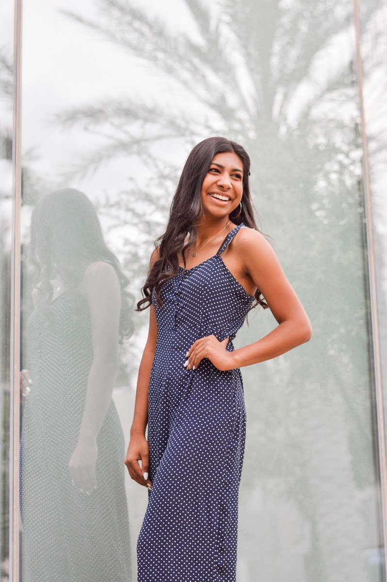 38anisha's tweet image. a week till graduation ✨🎓