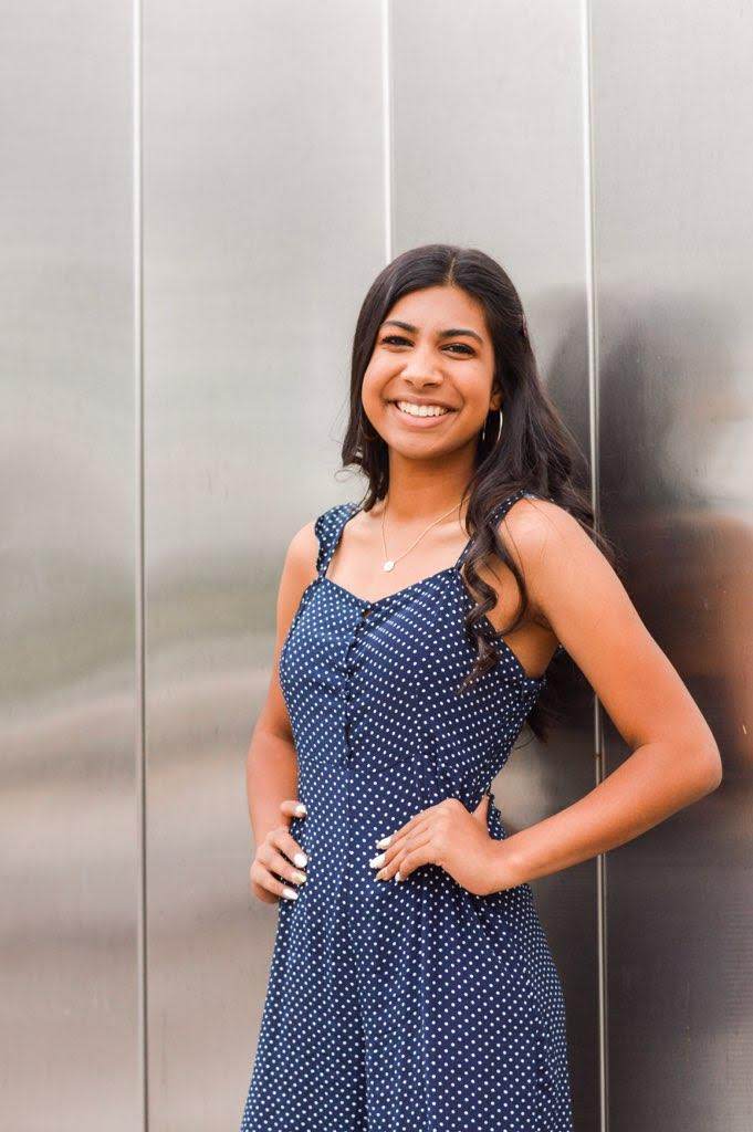 38anisha's tweet image. a week till graduation ✨🎓