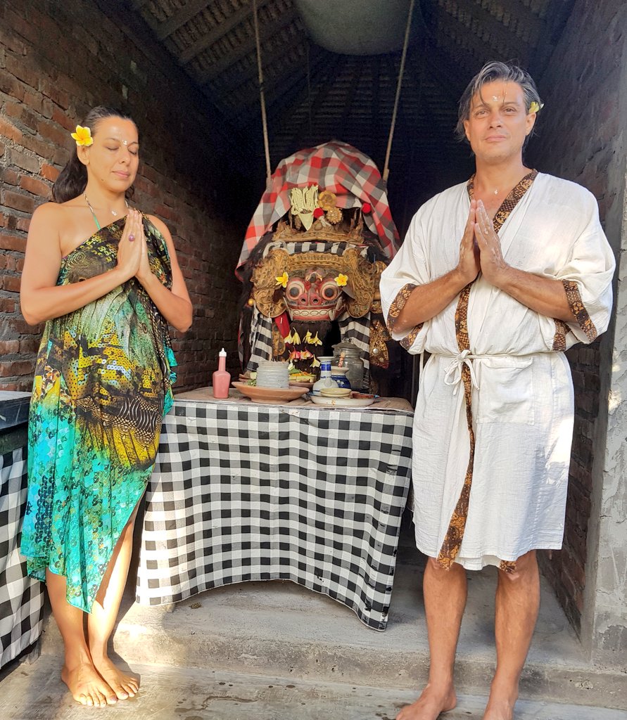 poojabeditweets's tweet photo. a spiritually infused massage... with chanting of mantras and poultices of galangal ginger cooked in coconut oil followed by prayers at their shrine. @Tuguhotels has raised the bar !!! LOVE IT ❣❣❣ https://t.co/InsYm7QikV
