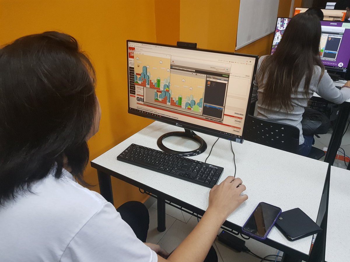 ylamberts's tweet image. Seguimos con los #talleres de diseño y desarrollo de #videojuegos2D con #Stencyl como parte del co-teaching en la materia de #nuevosmedios en Uartes @uartesec