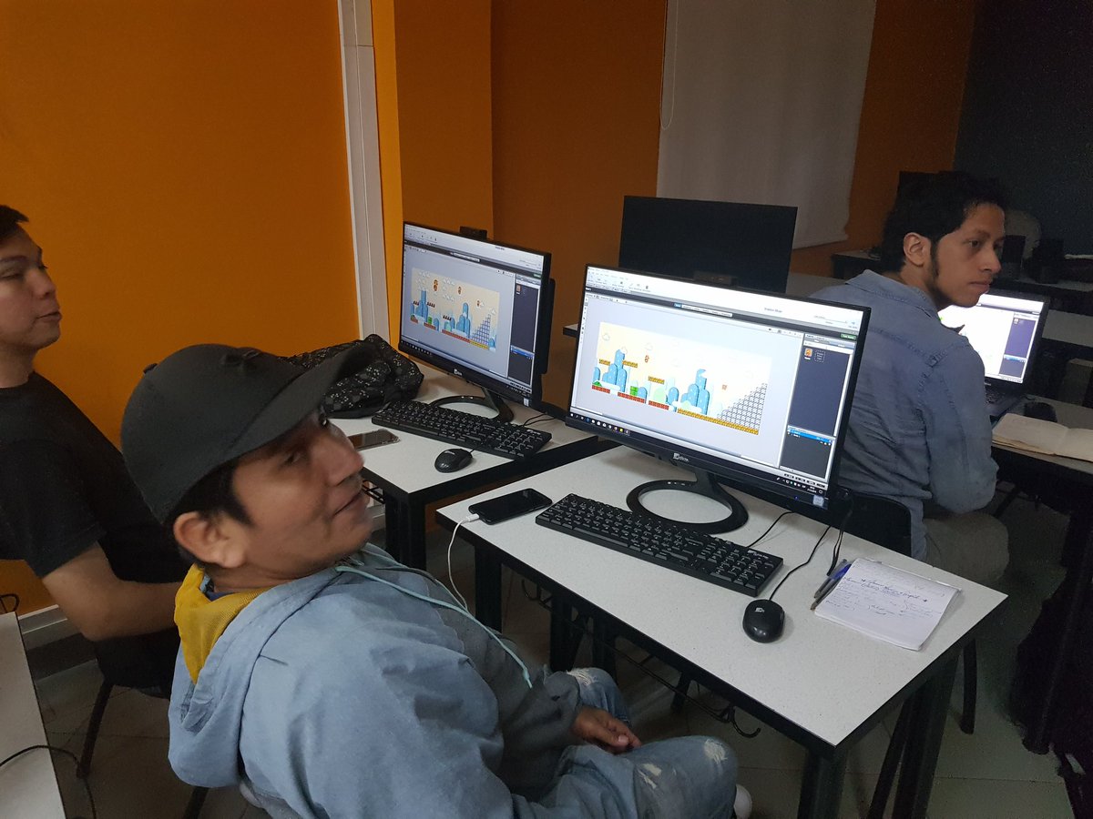 ylamberts's tweet image. Seguimos con los #talleres de diseño y desarrollo de #videojuegos2D con #Stencyl como parte del co-teaching en la materia de #nuevosmedios en Uartes @uartesec