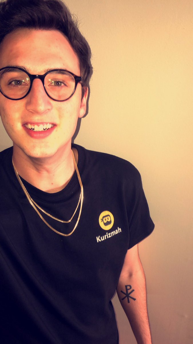 shuweixiang's tweet photo. You guys have no idea how much I love @OfficialDLive there is no better streaming platform! We hit 1.2K followers today and I am blown away! I never thought I would hit 200 and now we’re a thousand past that!
#DLive #StreamOnDLive @DLive_Retweet #dlivetv 

https://t.co/afxuX3tkcy https://t.co/I1Qv8pfcP2