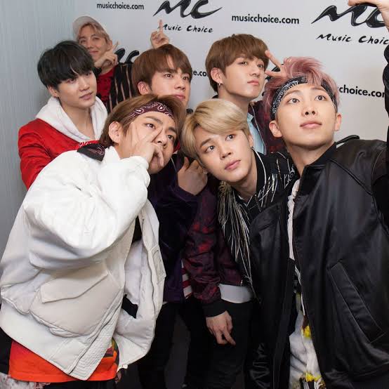 BTSlabsARMY's tweet photo. You don't have a right to call yourself an "Army" if you hate one of them. https://t.co/XBsVVMeUyB